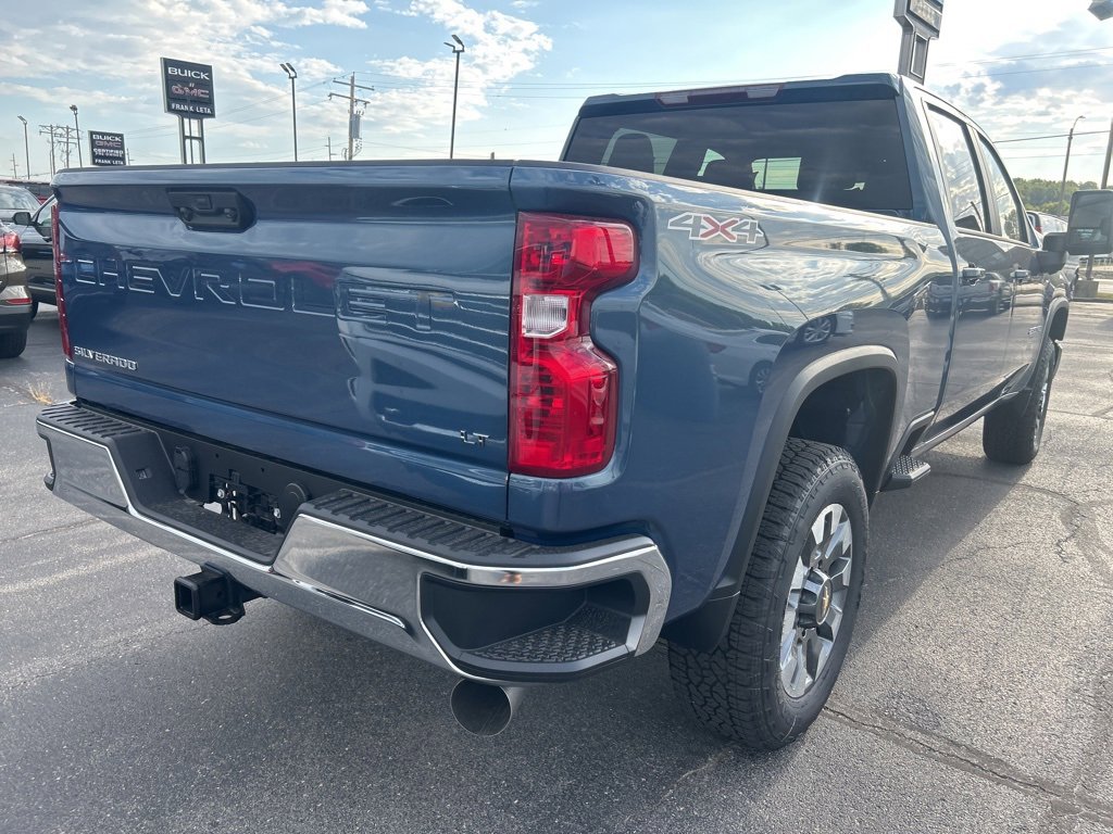 2025 Chevrolet Silverado 2500HD LT photo 2