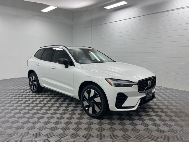 2025 Volvo XC60 Recharge T8 Plus Dark Theme eAWD