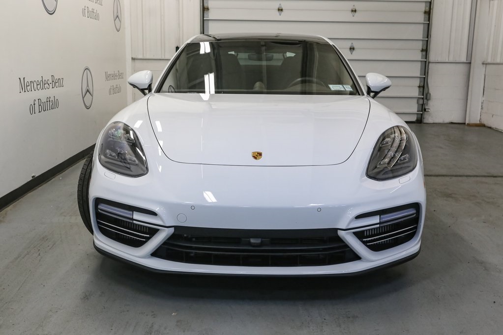 2018 Porsche Panamera Turbo Executive photo 3
