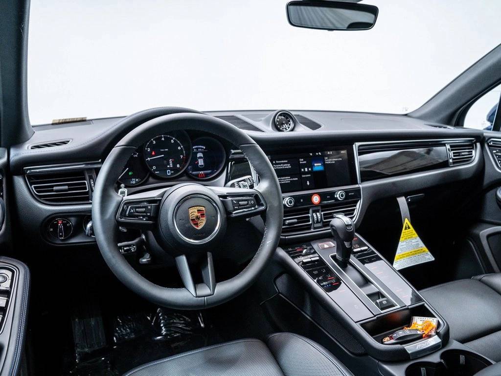 2026 Porsche Macan T photo 4