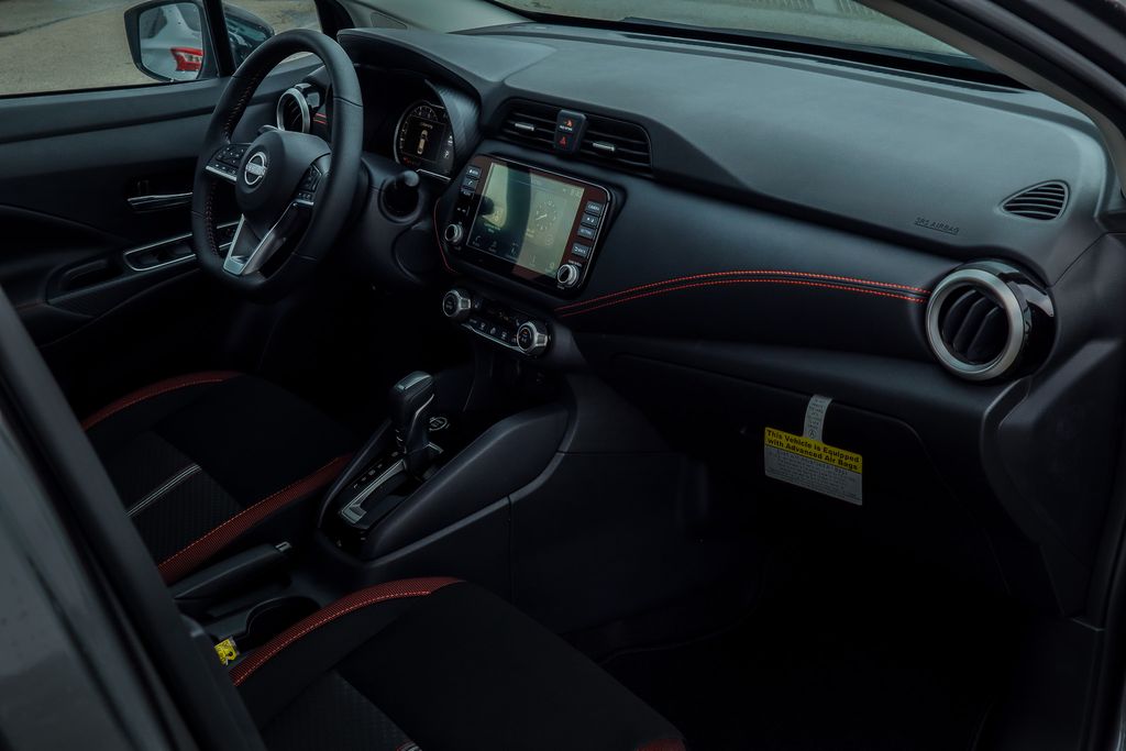 2025 Nissan Versa SR photo 22