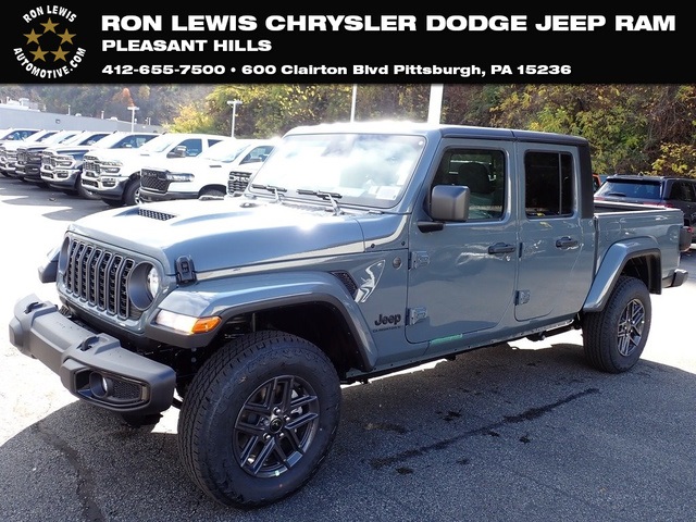 2026 Jeep Gladiator Sport S's photo