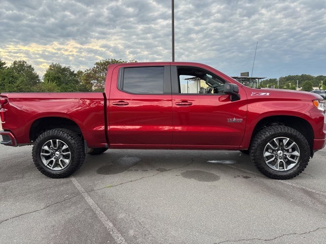 2023 Chevrolet Silverado 1500 RST photo 2