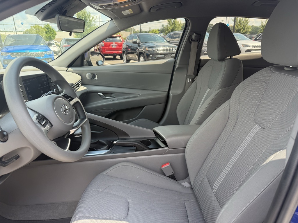 2022 Hyundai Elantra SE photo 11