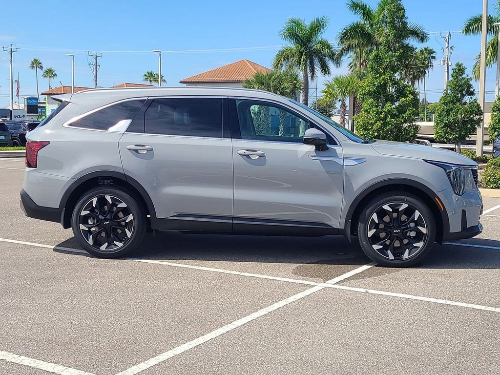 2026 Kia Sorento EX photo 4