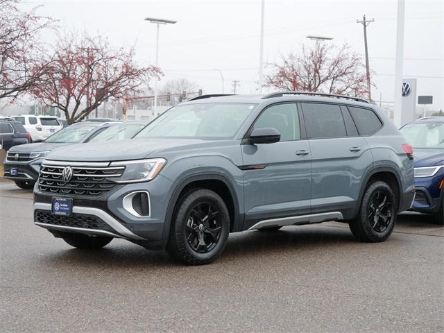 2025 Volkswagen Atlas Peak Edition photo 3
