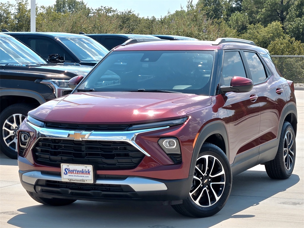 2024 Chevrolet Trailblazer LT photo 2