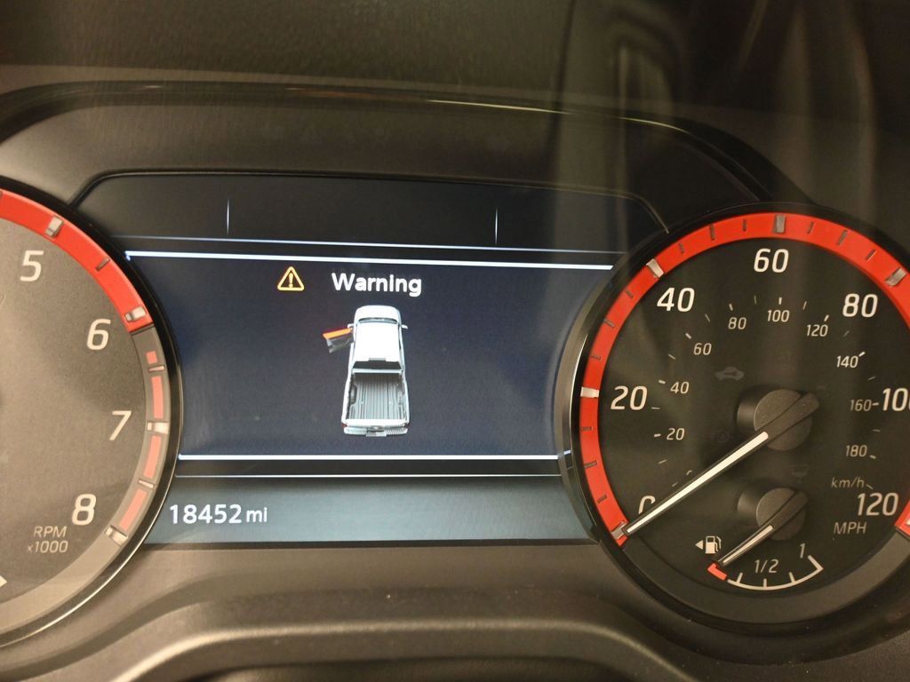 2024 Nissan Titan PRO-4X photo 9
