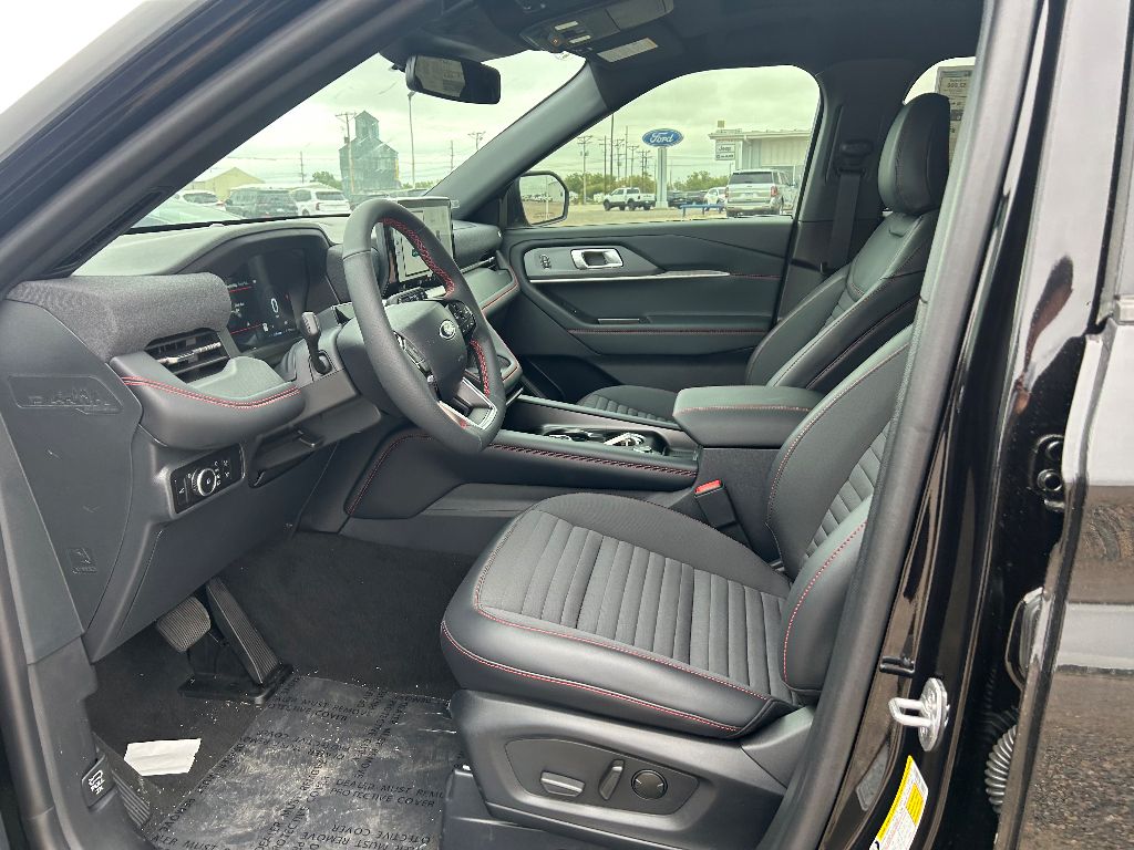 2025 Ford Explorer ST-Line photo 4