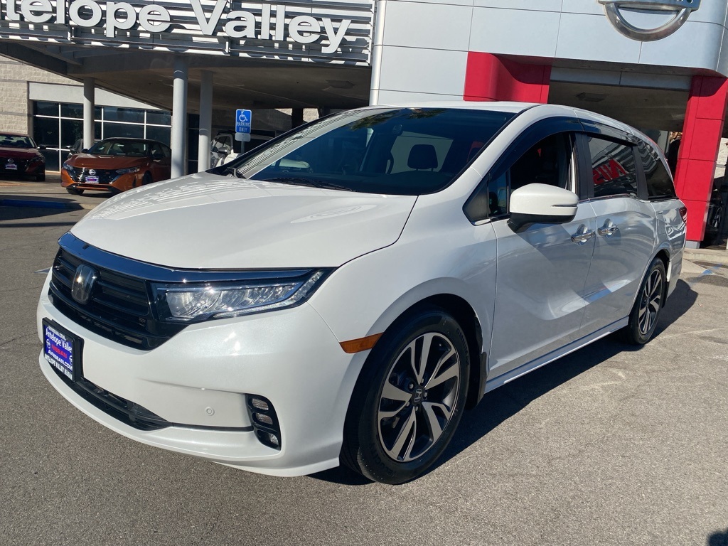 2022 Honda Odyssey Touring photo 2