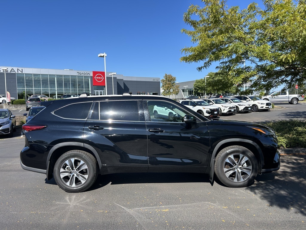 2022 Toyota Highlander XLE photo 4