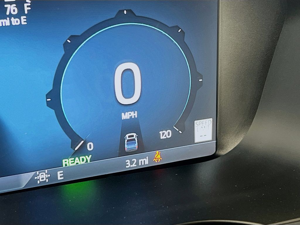 2025 Ford F-150 Lariat photo 2