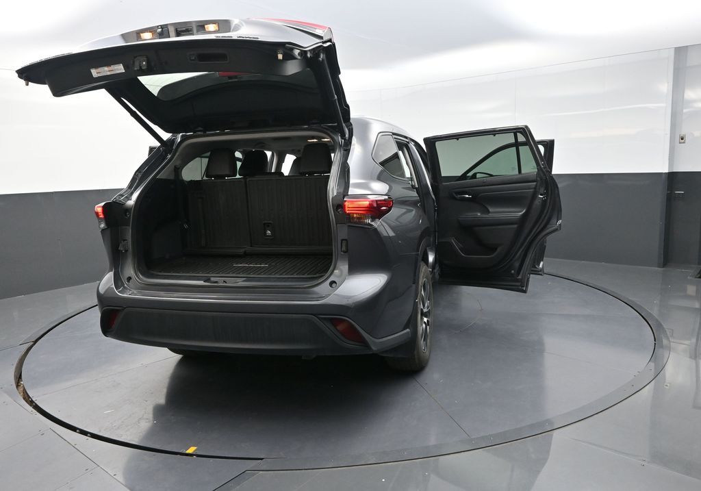 2022 Toyota Highlander XLE photo 30