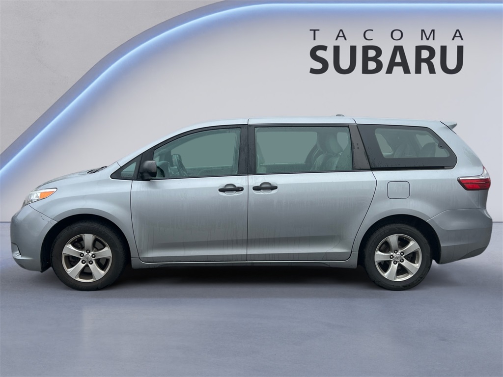 2017 Toyota Sienna L photo 2