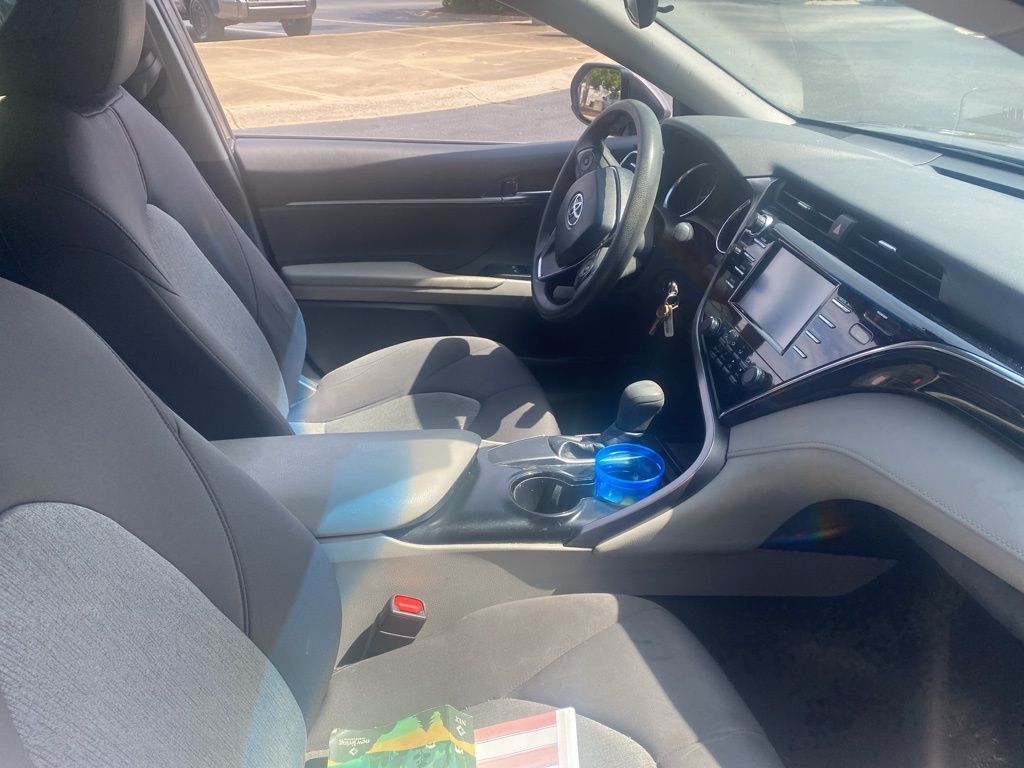 2018 Toyota Camry SE photo 4
