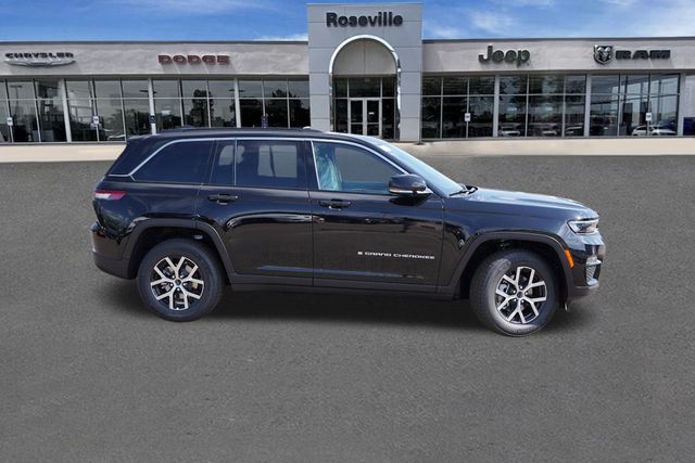 2025 Jeep Grand Cherokee Limited photo 2