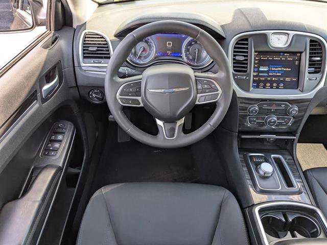 2022 Chrysler 300 Touring photo 25