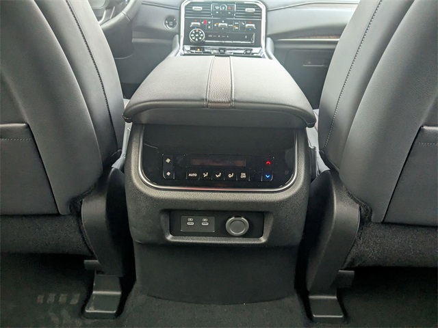 2025 Nissan Armada SL photo 24