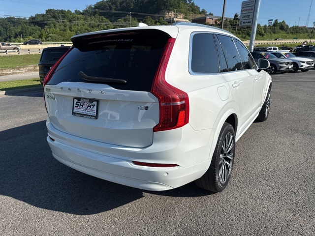 2022 Volvo XC90 T5 Momentum photo 3