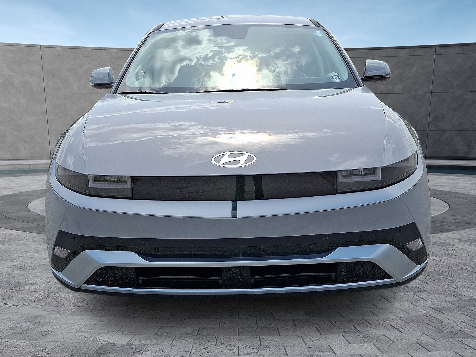 2025 Hyundai Ioniq 5 SE photo 2