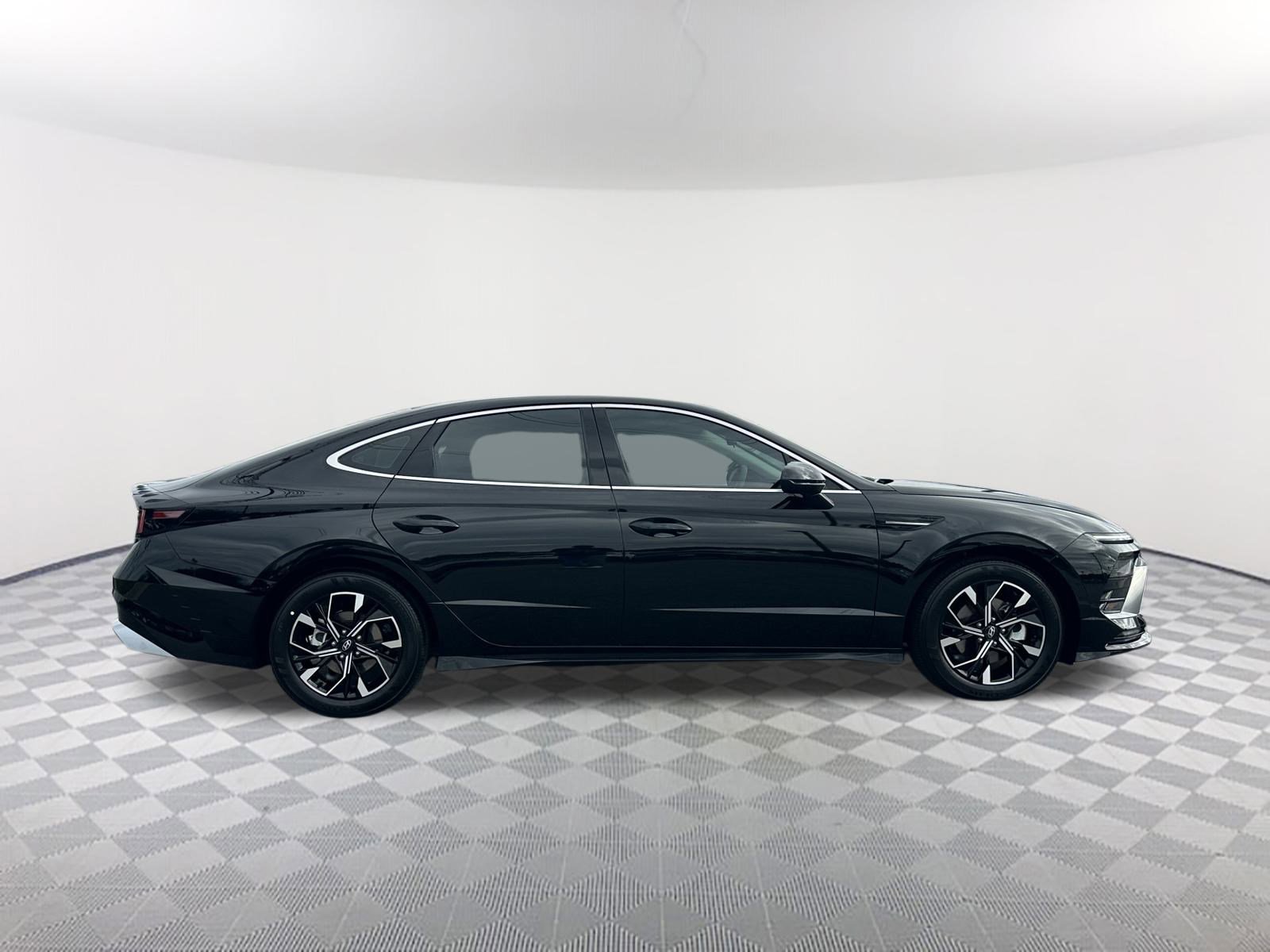2025 Hyundai Sonata SEL photo 4