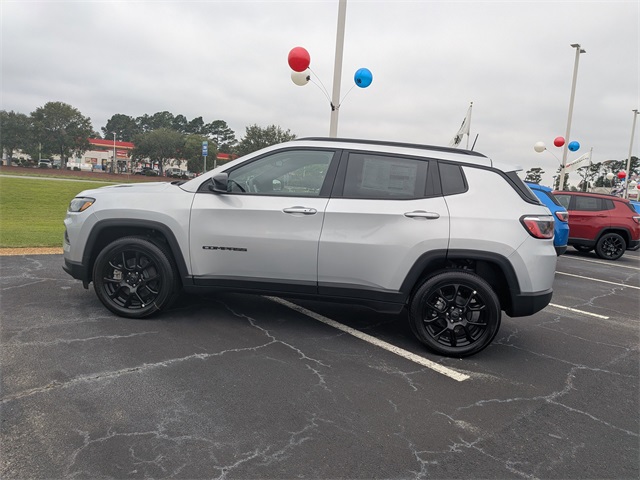 2025 Jeep Compass Latitude photo 4