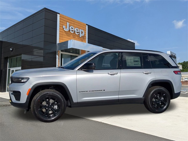 2025 Jeep Grand Cherokee Laredo Altitude photo 4