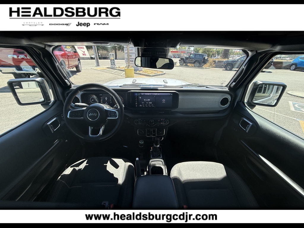 2024 Jeep Wrangler Sahara photo 13