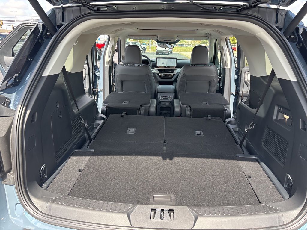 2025 Ford Explorer photo 29