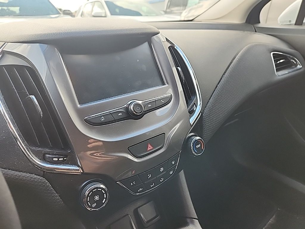 2017 Chevrolet Cruze LT photo 13