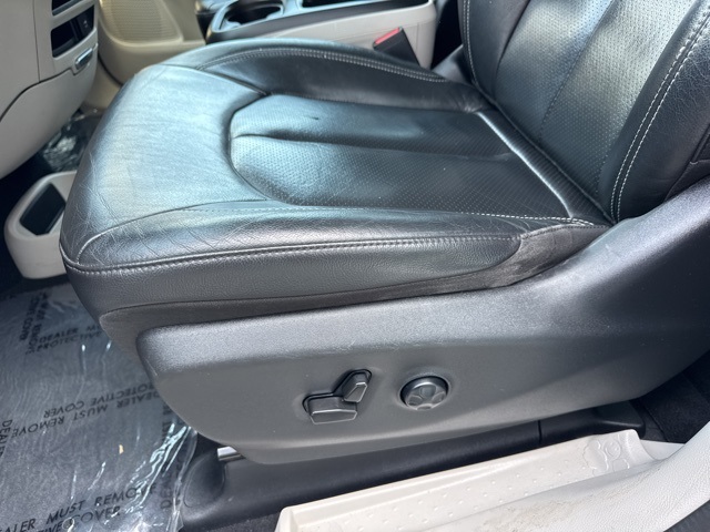 2022 Chrysler Pacifica Touring L photo 16