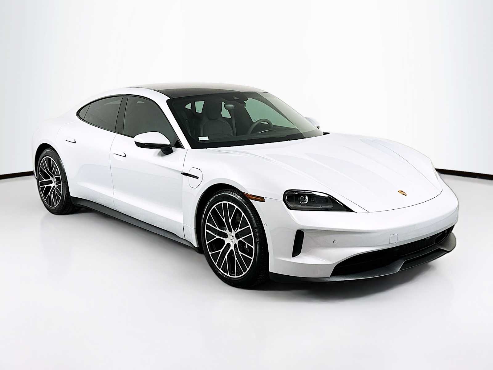 2025 Porsche Taycan photo 7