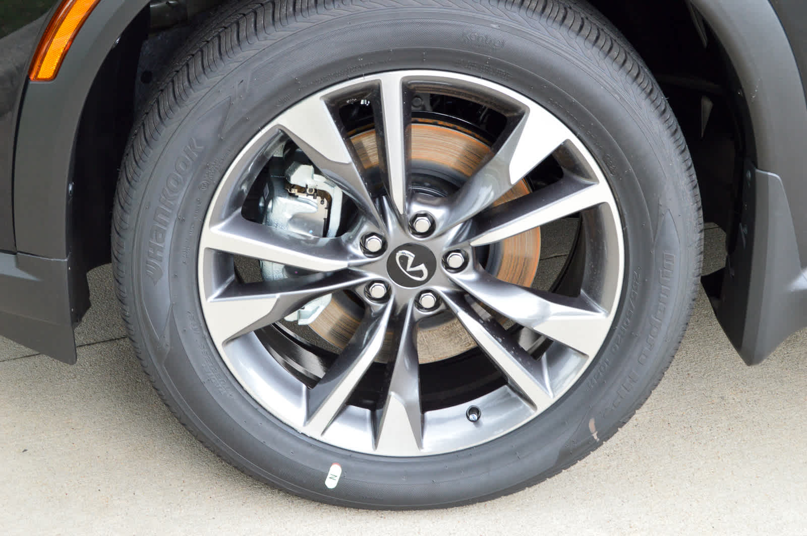 New 2025 Mineral Black INFINITI LUXE image 7