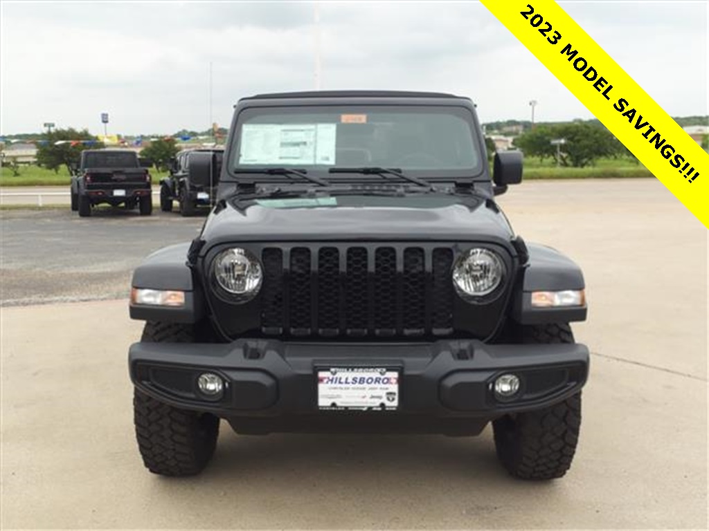 2023 Jeep Gladiator Willys photo 2