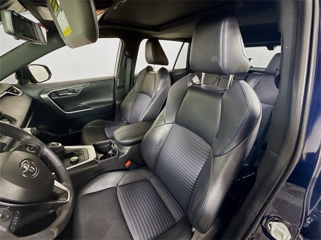 2019 Toyota RAV4 Hybrid XSE photo 2