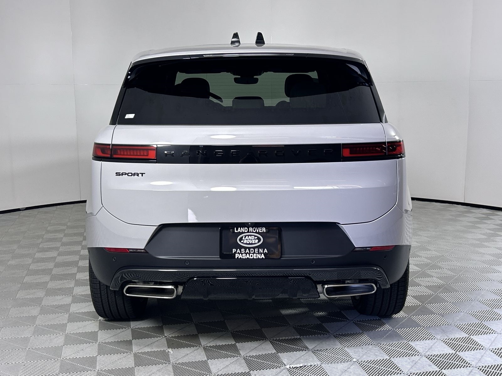 2025 Land Rover Range Rover Sport SE photo 4