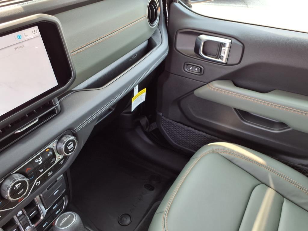 2025 Jeep Gladiator Mojave photo 14