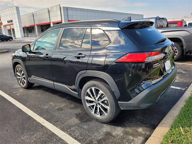 2024 Toyota Corolla Cross XLE photo 3