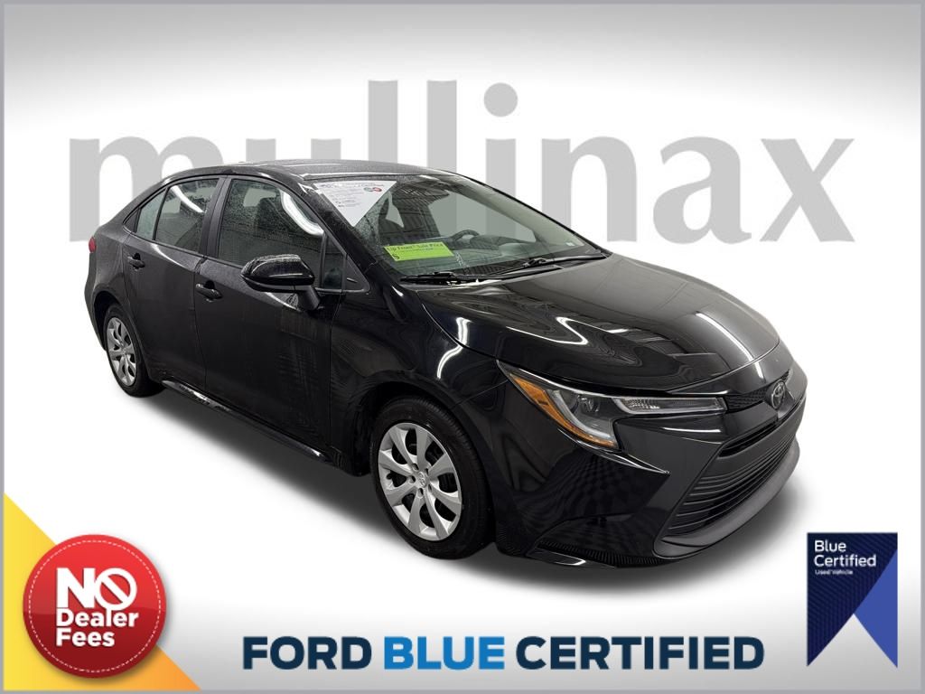 2024 Toyota Corolla LE's photo