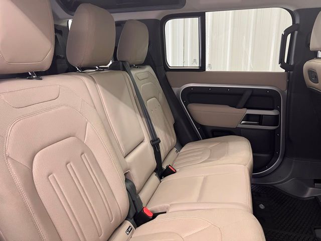 2020 Land Rover Defender 110 photo 9