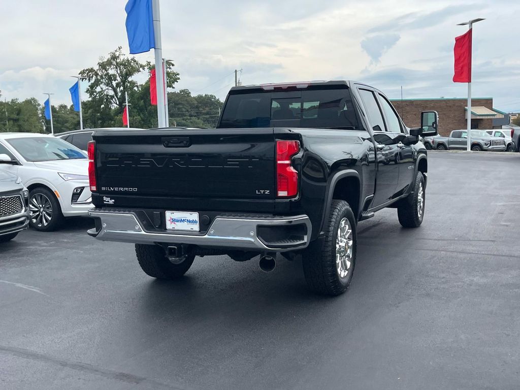 2025 Chevrolet Silverado 2500HD LTZ photo 7