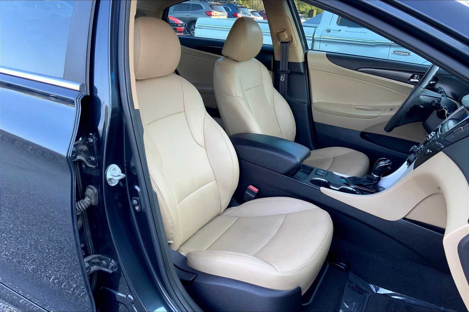 2011 Hyundai Sonata photo 8
