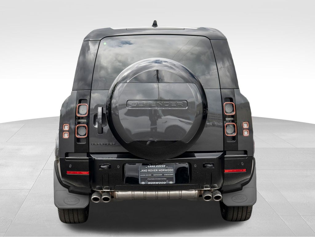 2025 Land Rover Defender 130 V8 photo 2