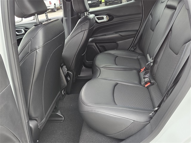 2026 Jeep Compass Latitude Altitude photo 6