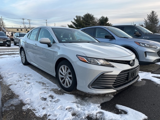 2023 Toyota Camry LE's photo