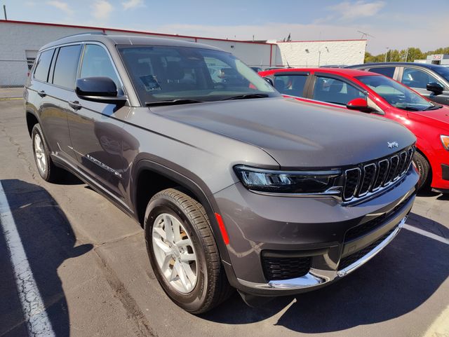 2023 Jeep Grand Cherokee Laredo photo 2