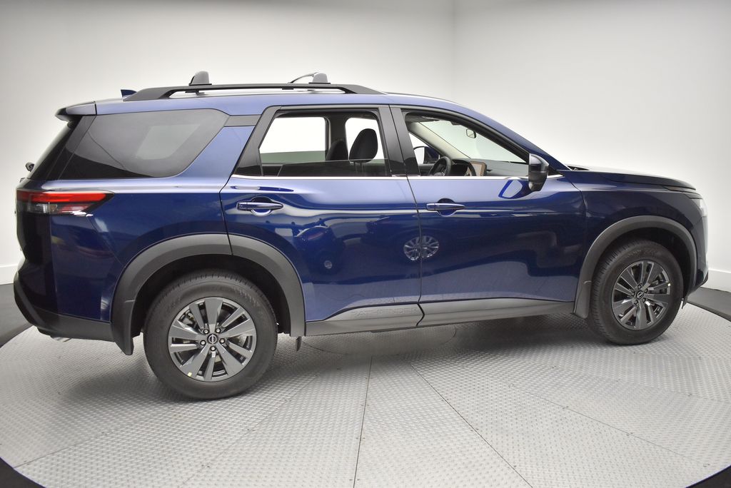 2025 Nissan Pathfinder SV photo 4