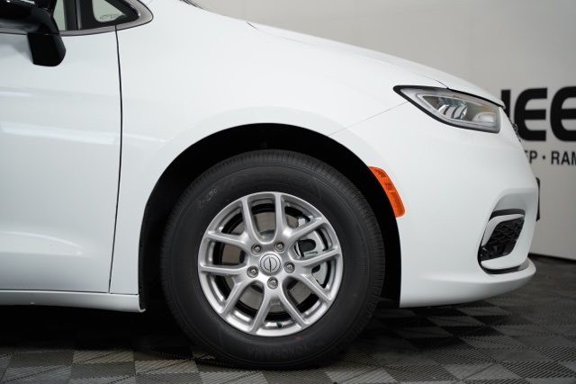 2026 Chrysler Pacifica photo 36