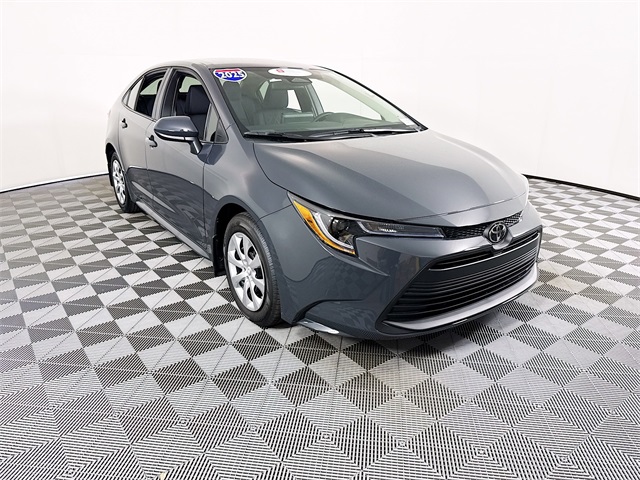 2025 Toyota Corolla LE's photo