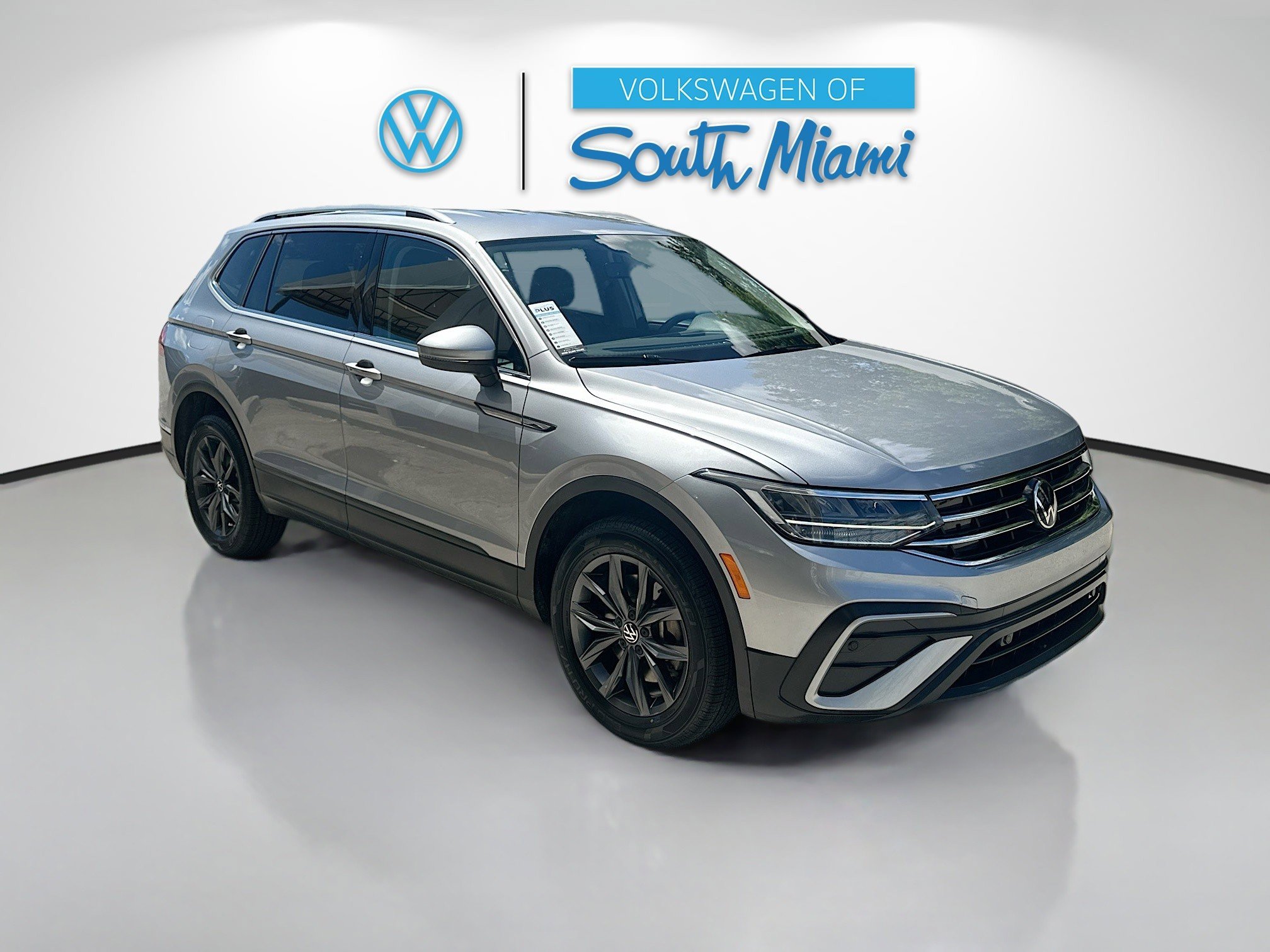 2024 Volkswagen Tiguan SE Wolfsburg Edition photo 2